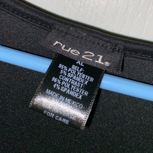 Dress - Picture 3 of 4